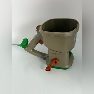 NEW Scotts Hand Held Fertilizer Spreader